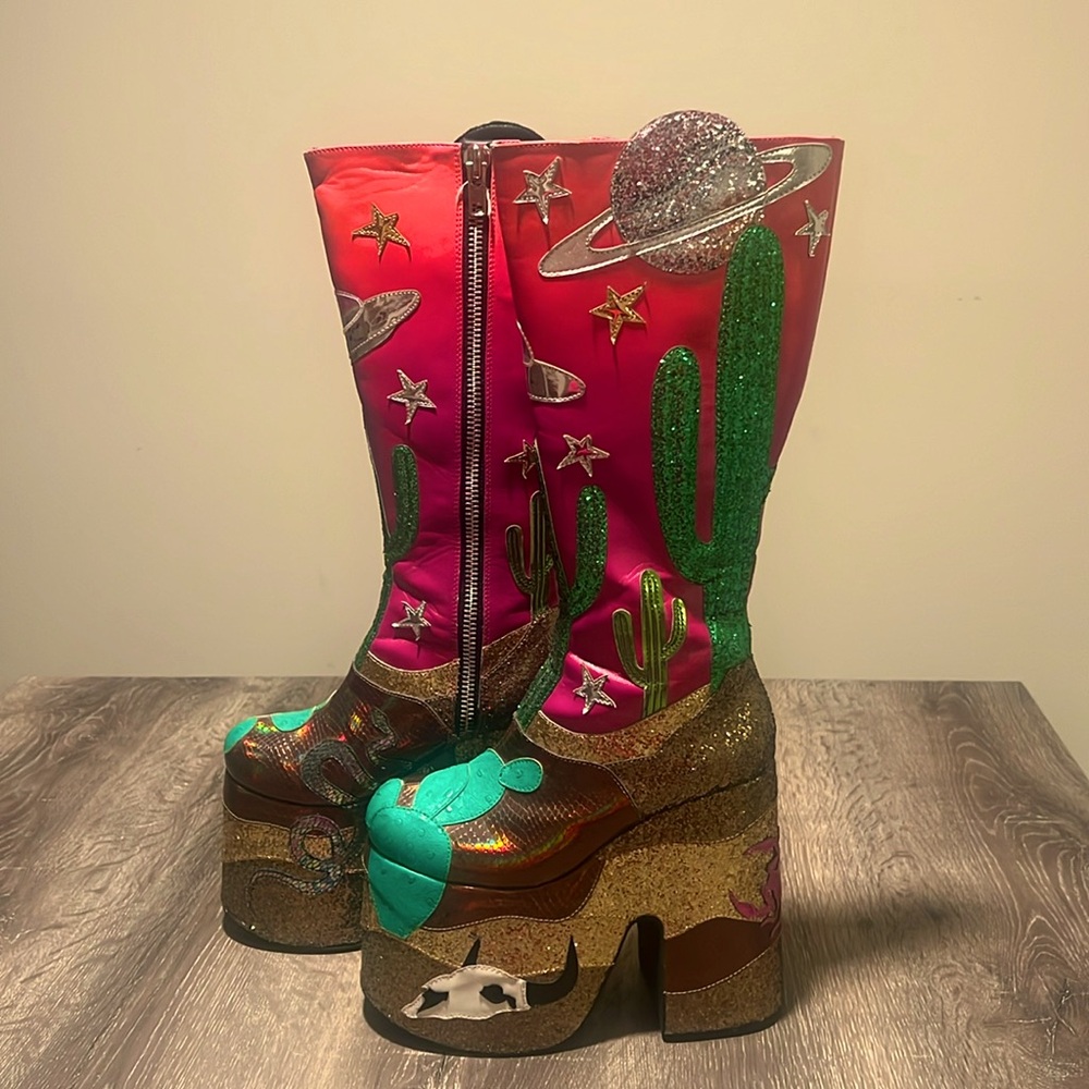 Astro Valley Platform Boots